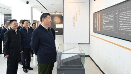 习近平参观秦汉简牍：善加保护，做好研究