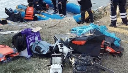 家属称读高一儿子跳桥轻生，丈夫营救身亡其子仍失联 警方：已有人员在现场