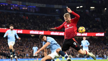 英超-迪亚洛3分钟内造点+绝杀 曼联2-1曼城结束连败