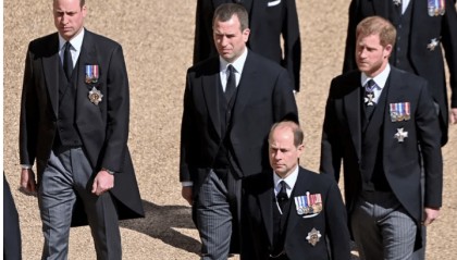 威廉哈里世纪同框？婚礼秒变鸿门宴！梅根将高调杀回英国…