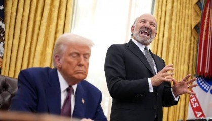 美商务部长自曝：特朗普几乎每天凌晨1点打电话给我，时而谈“正事”时而闲聊八卦