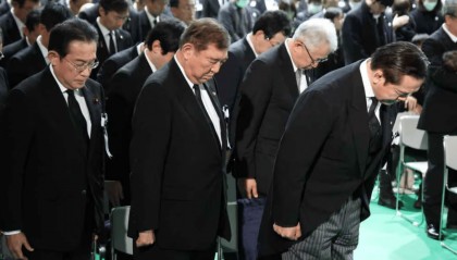 日本首相出席活动会场附近，20岁大学生因形迹可疑身藏利器被捕