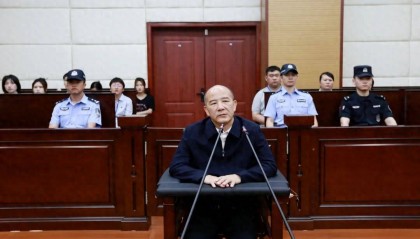 受贿近900万元，贵州铜仁市人大常委会原副主任杨彪受审