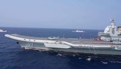 央视曝光：外舰使小计谋，插队混入山东舰编队，055果断出击