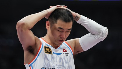 鲁媒:高诗岩批陶汉林引争议 更衣室问题请关门解决