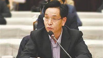 “靠烟吃烟”、大搞权钱交易，60岁老虎被逮捕