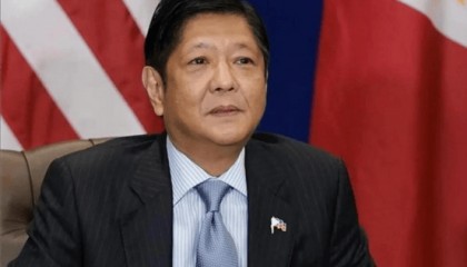 菲战舰逼近黄岩岛，解放军立即行动，马科斯加速清算莎拉先坐牢？
