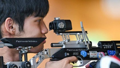 打破世界纪录！亚运射击男子10米气步枪团体赛 中国队夺金