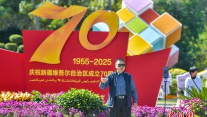 乌鲁木齐街头装扮一新迎接新疆维吾尔自治区成立70周年