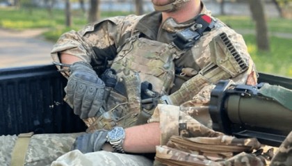 乌军一英国雇佣兵返乡后开枪自杀：年仅40岁，曾在前线失去左腿