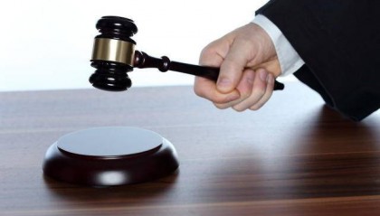 兄弟长期关系不和时常发生口角矛盾，77岁哥哥心生怨恨追打弟弟致死被判无期徒刑