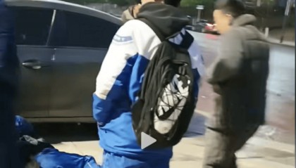 市政洒水车0℃以下洒水致路面结冰酿多起事故，湖南新化回应