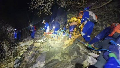 北京一男子带娃登山意外身亡，8岁孩子：以为爸爸只是睡着了