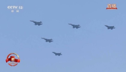 航母佩剑！歼-15T、歼-35等舰载机飞临阅兵场