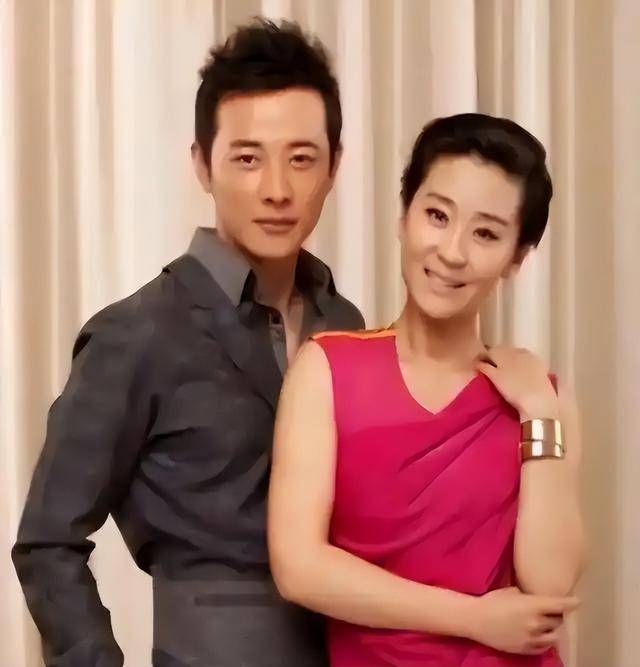 苗圃:父亲病重让罗晋掏空积蓄,出院后转身嫁给了大21岁百亿富商