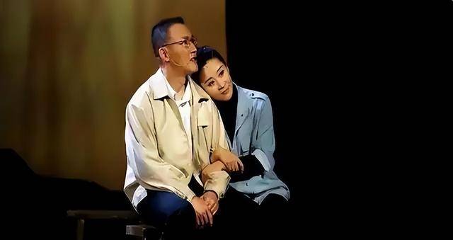苗圃:父亲病重让罗晋掏空积蓄,出院后转身嫁给了大21岁百亿富商