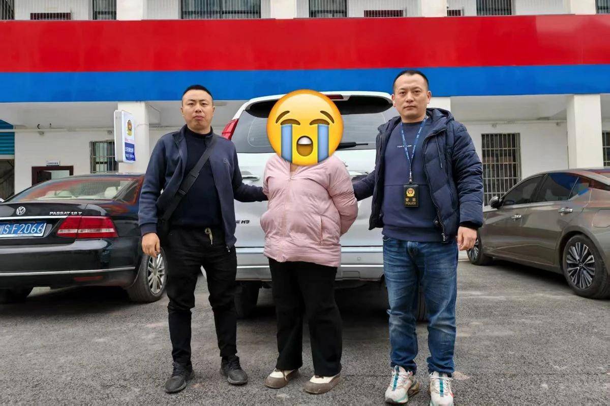 女子“扫楼”发现有人将钥匙藏于家门口地垫下,进屋盗走价值4万元金银首饰被抓