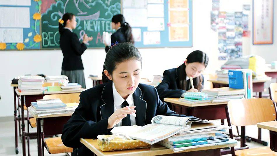 学生禁玩手机，催生孩子间的地下交易