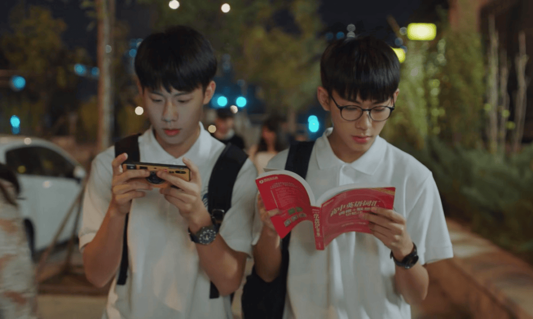 学生禁玩手机，催生孩子间的地下交易