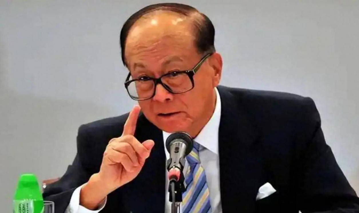 李嘉诚铁了心了?港口或真没法留住了,微妙时刻,黑石高层有动作