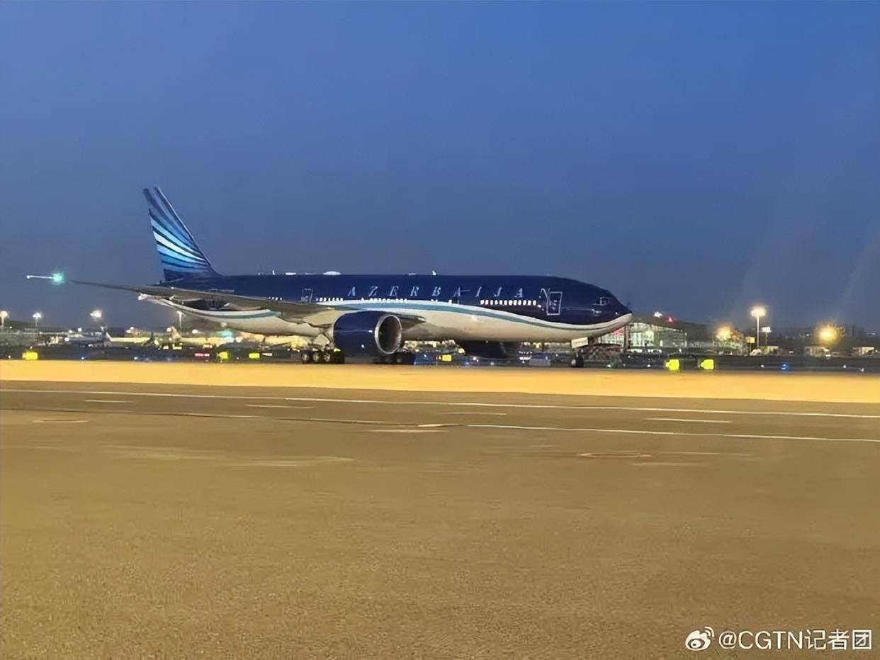 今晚，两国总统乘机抵京