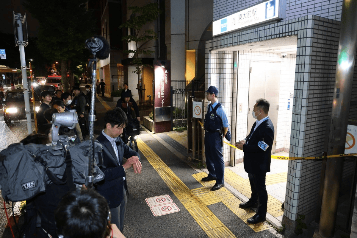 日本地铁出现随机杀人事件，43岁男子挥菜刀砍伤2人被捕