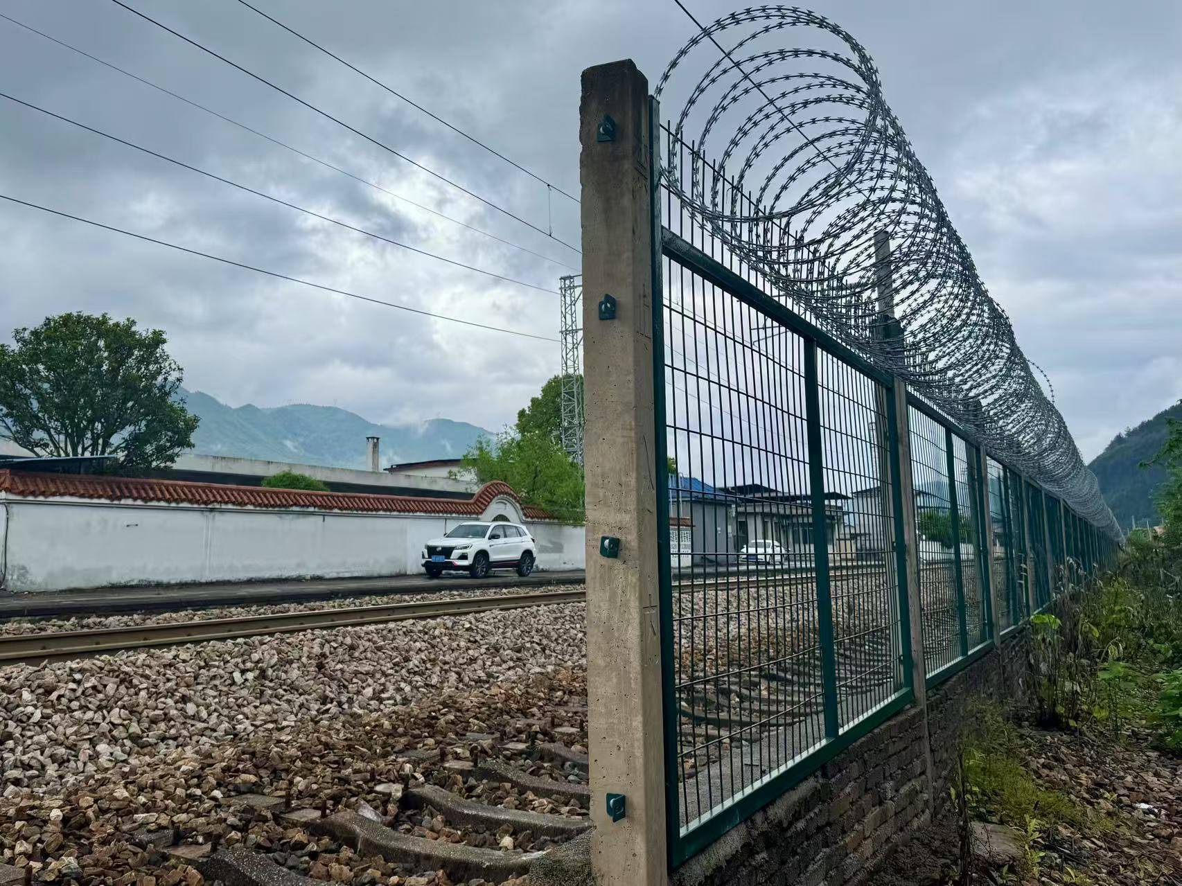 界面调查｜铁路穿村而过：一个湘西村庄与17起火车撞人事故