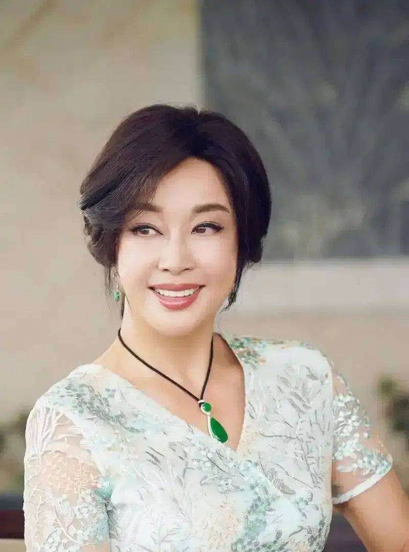 刘晓庆又曝偷税漏税，举报人：上海市税务局已受理案件