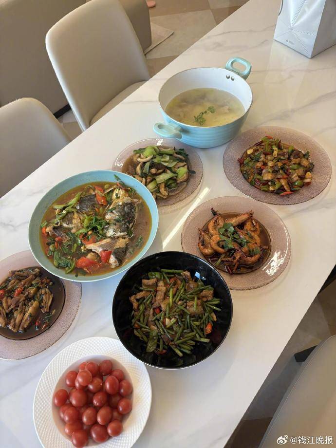 女子称穿瑜伽服上门做饭不是为流量：健身服是日常穿搭