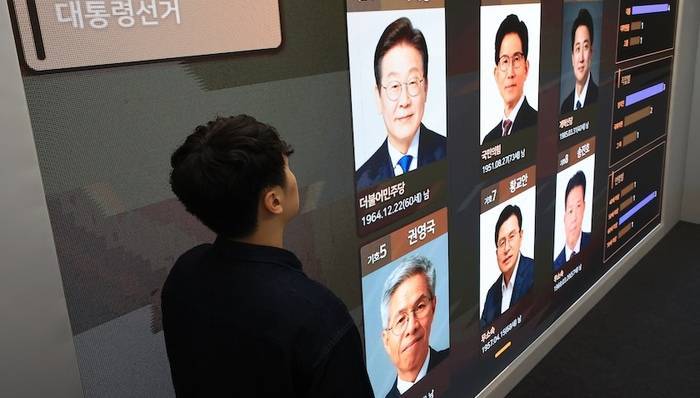 韩国大选旅外公民投票热情高涨，李在明支持率优势持续缩小