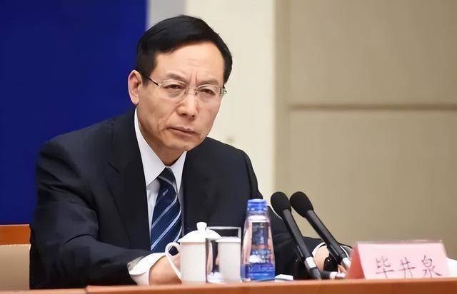 69岁原中央委员落马，7年前曾引咎辞职！贪了近20年的“老虎”被判死缓