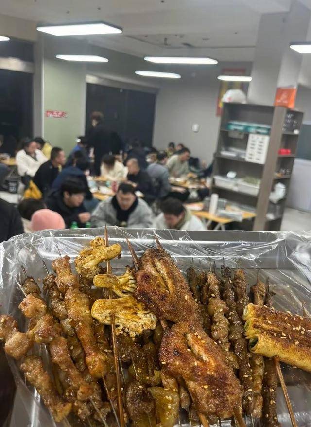 常州一烧烤店花10万赞助苏超，因系唯一个体赞助商爆火，附近商户：之前生意一直好