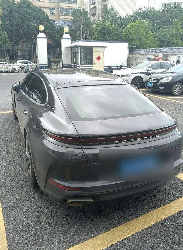 离奇！昆明一辆140万的保时捷在停车场凭空消失