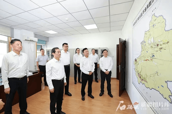 新疆维吾尔自治区党委书记陈小江在应急管理厅调研并听取有关单位工作汇报
