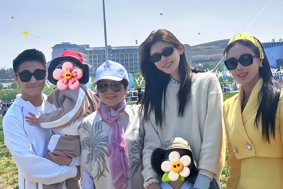 考古|何猷君五年3次辟谣私生子传闻，亲妹妹也卷入风波，本尊：这瓜连我也不懂