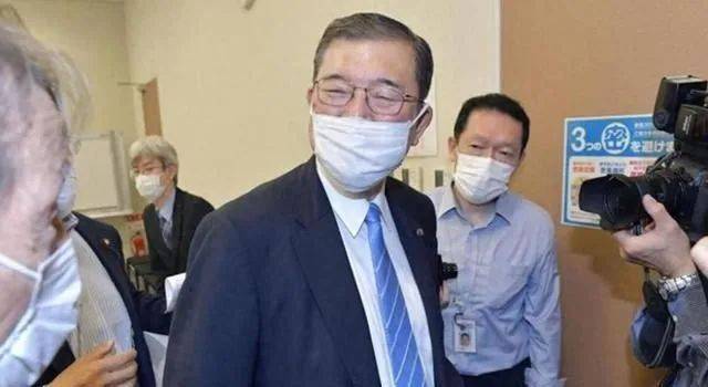 取消访问！中方罕见发大火，我外长当众点名警告日本，石破茂重新开始公开“反省”战争