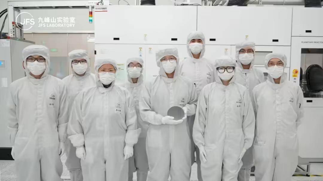 推动国产光芯片成本大降，我国成功开发6英寸InP激光器与探测器外延工艺！