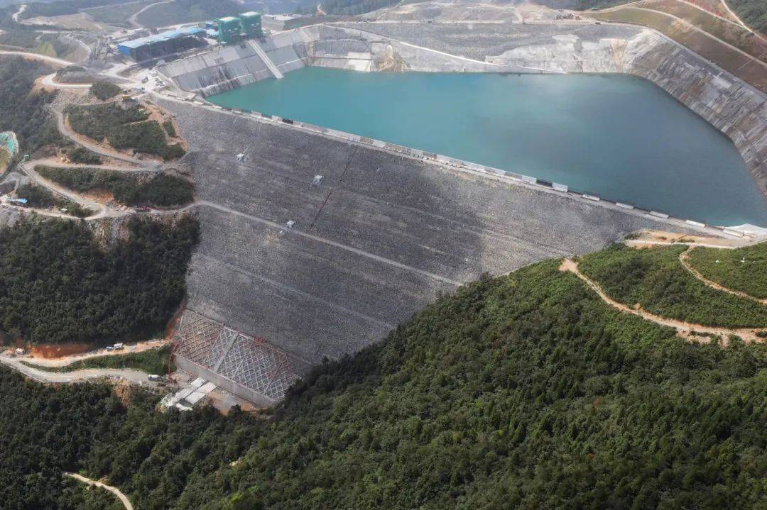 新突破！国内首次大规模应用1000兆帕级高强钢压力钢管安装成功