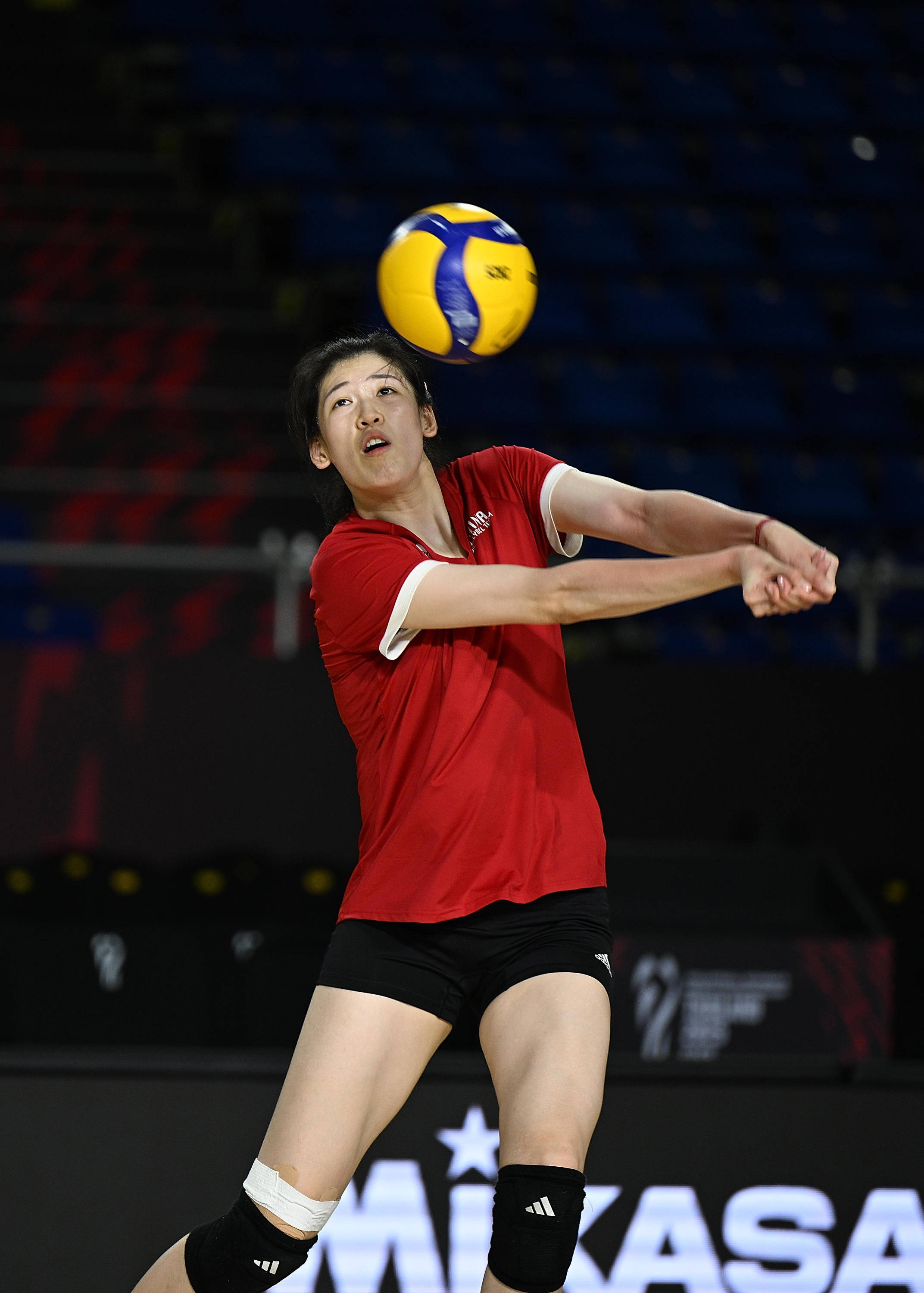 （体育）排球——女排世锦赛：中国队进行赛前训练