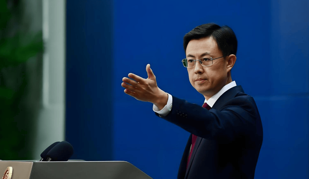 九三阅兵前发出警告，越南在南海非法吹填岛礁，外交部重磅表态：绝不姑息