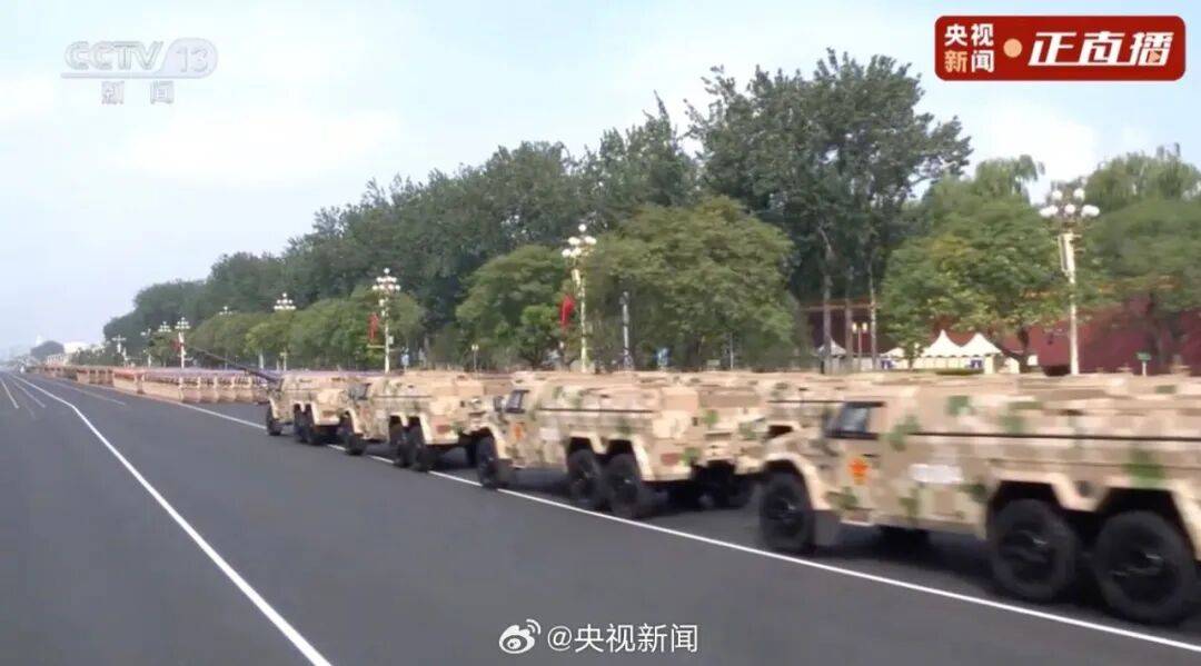 歼20S、DF61导弹,震撼亮相!三支兵种首次亮相天安门广场,空中梯队战机起飞