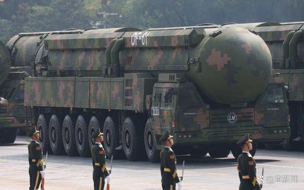 看完阅兵后军事专家感慨：知道中国军力强大，但没想到强到这种程度