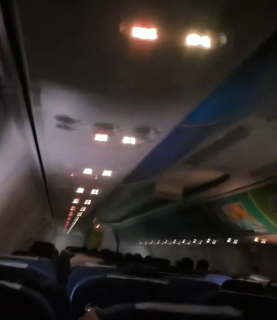 客机突遇雷暴剧烈颠簸，紧急备降石家庄，南航：为安全应急处理，于次日凌晨抵达太原