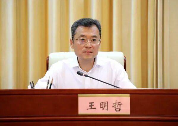 北京援藏指挥部党委书记、拉萨市委副书记王明哲回京任职