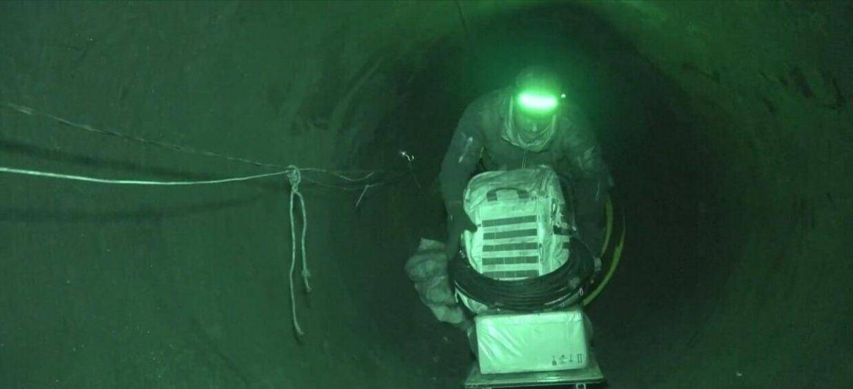 俄军敢死队爬了4天管道，一下子杀入库皮扬斯克市，打懵守城乌军