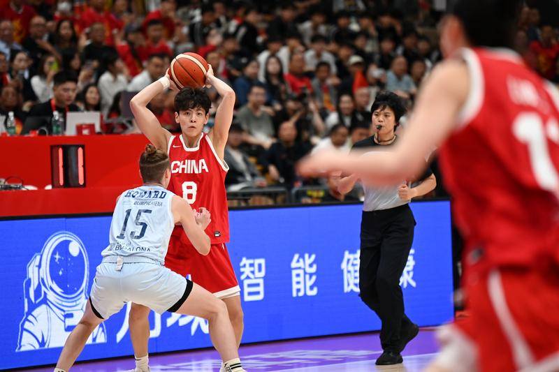 宫鲁鸣：通过集训筛选女篮人才 推动新老交替