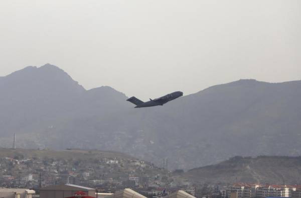 特朗普碰瓷：夺回阿富汗空军基地，离中国太近