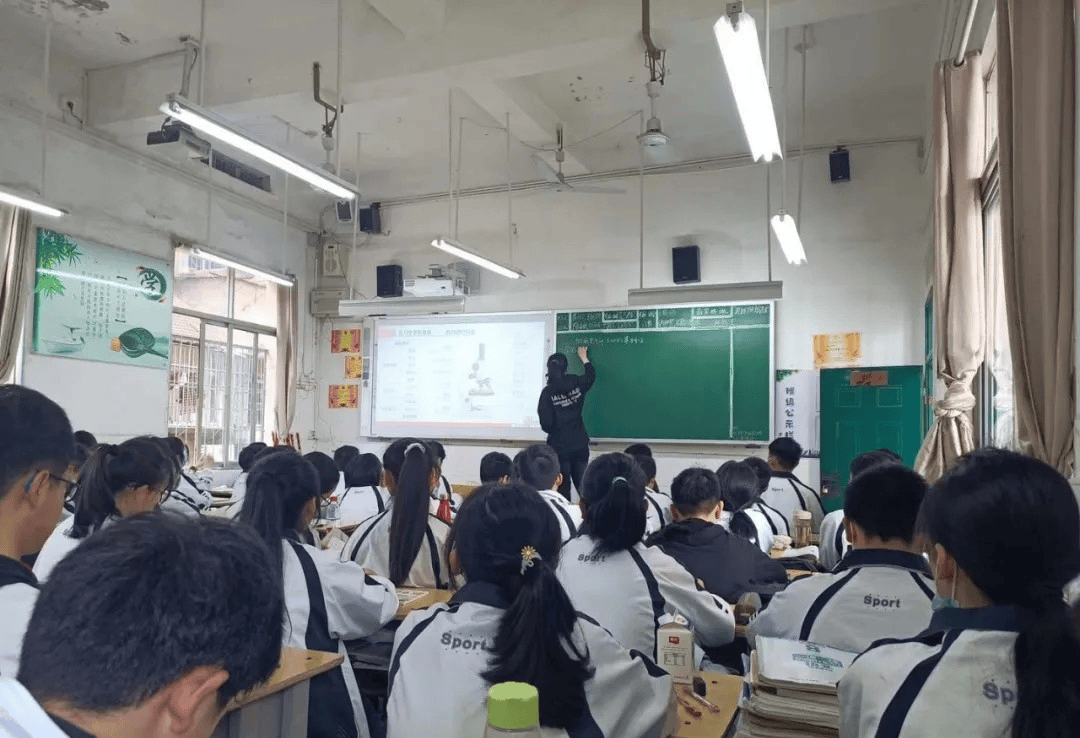 江西上饶初中生物教师郑忆晴因病去世，年仅35岁