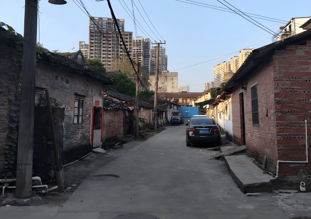 上大分！人民路上为人民