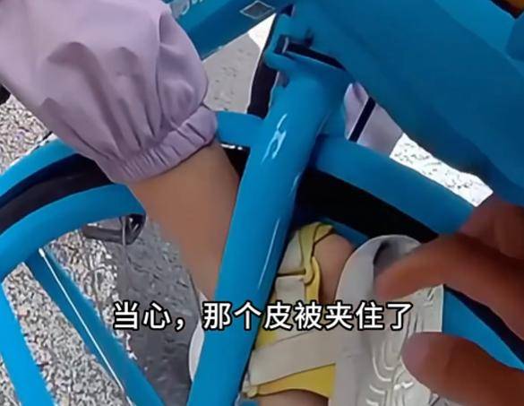 半岛公开课丨脚被死死卡住！这种“带娃神器”别再用了，看消防实测→